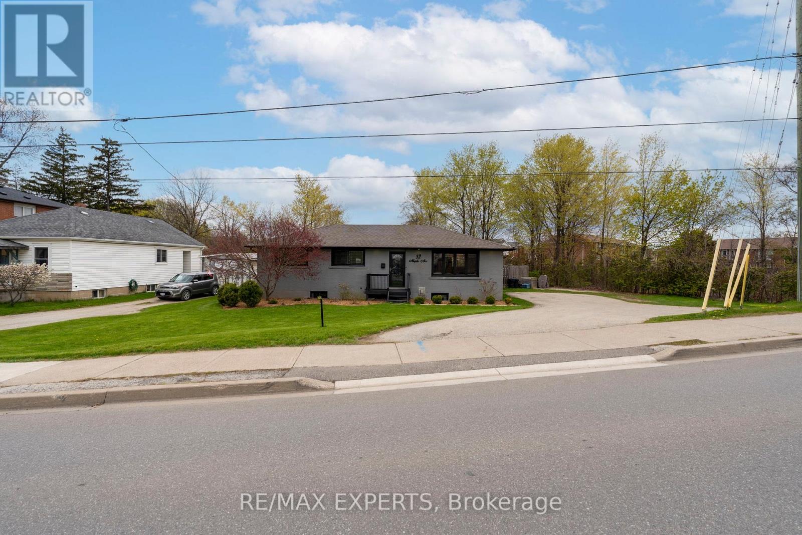 52 Maple Avenue, Halton Hills, Ontario  L7G 1X7 - Photo 3 - W13109684