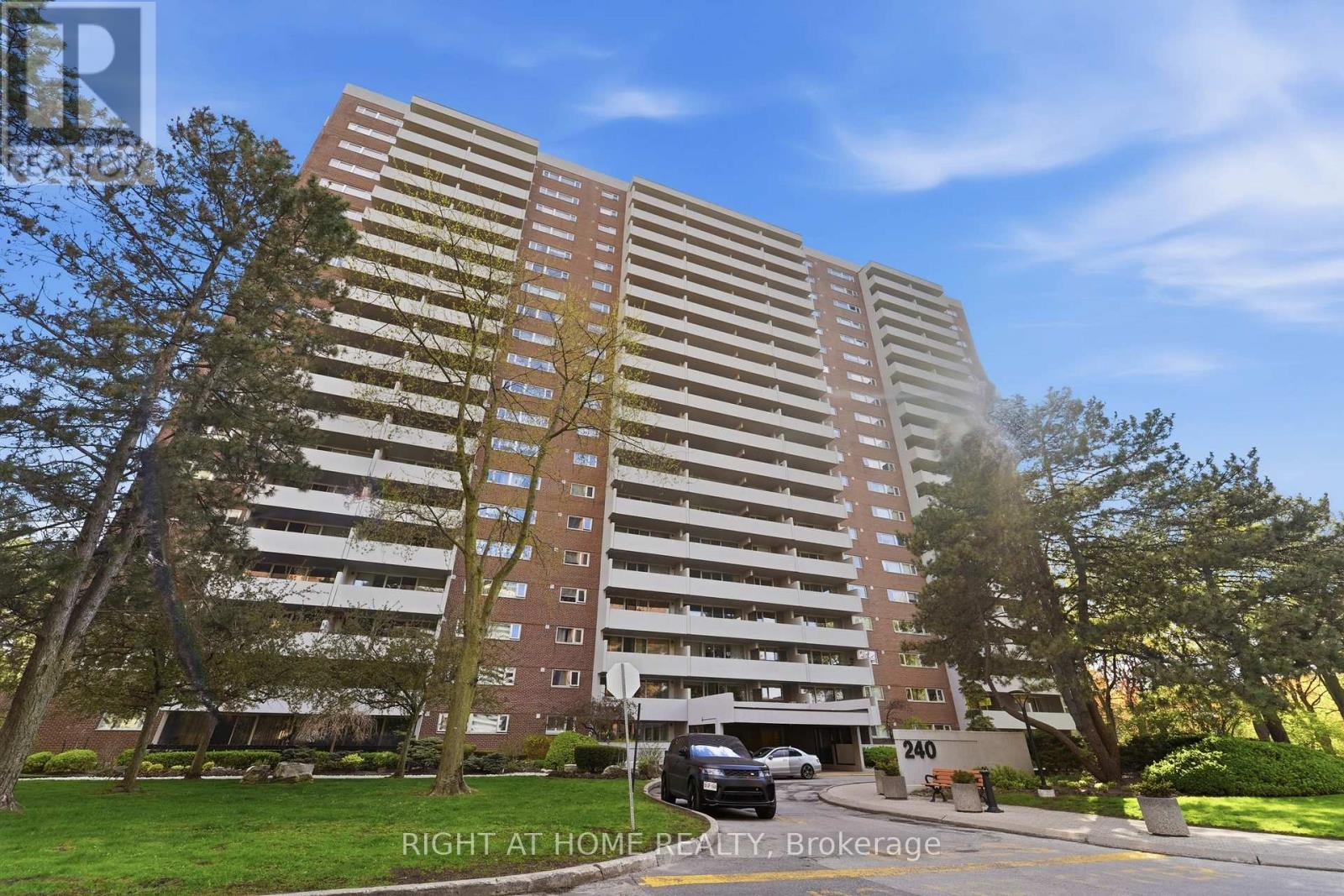 2011 - 240 SCARLETT ROAD, Toronto, Ontario