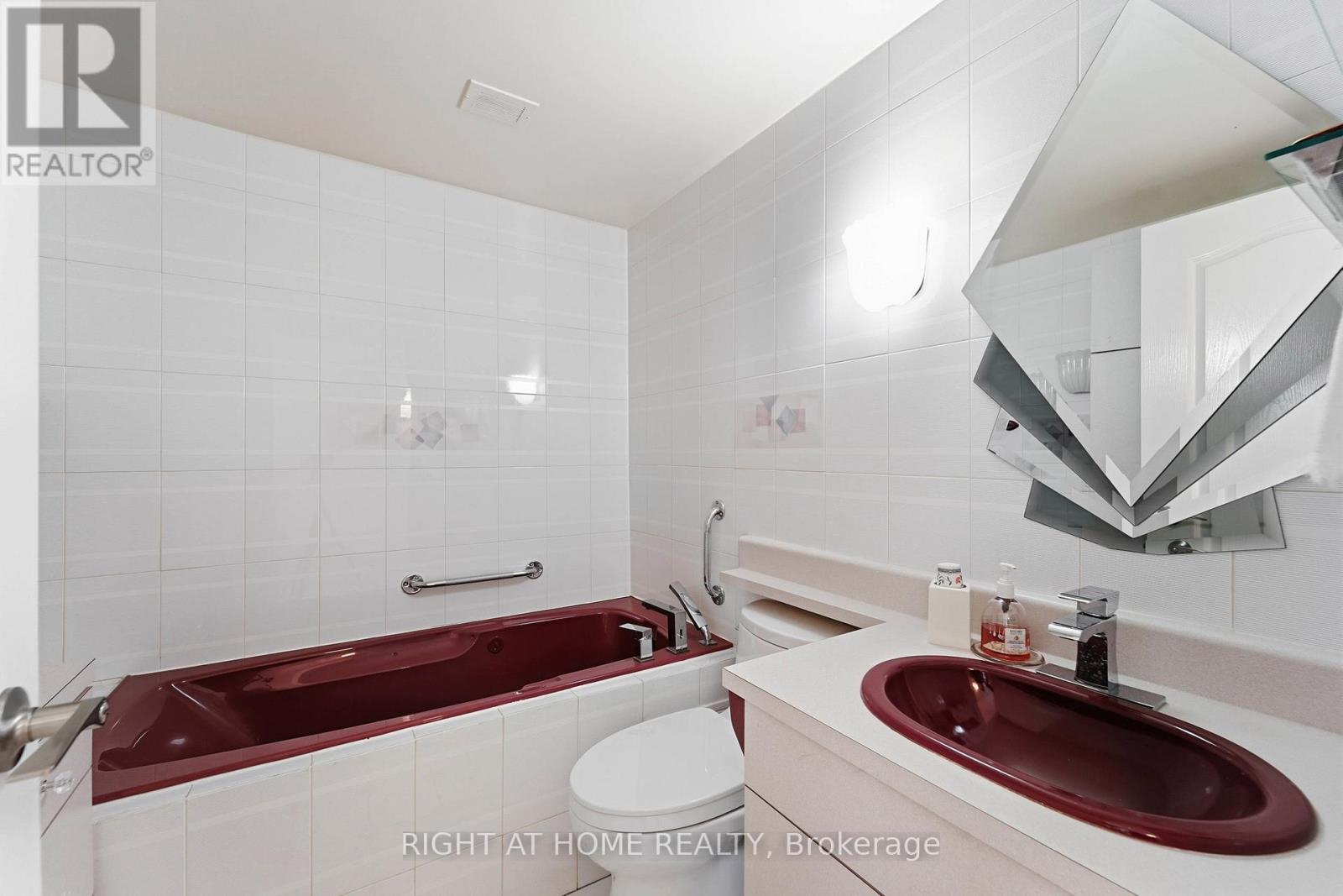 2011 - 240 Scarlett Road, Toronto, Ontario  M6N 4X4 - Photo 16 - W13109714