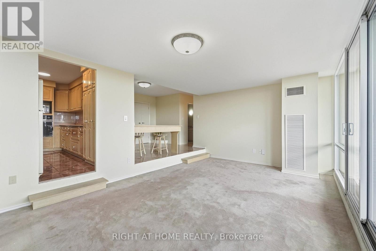 2011 - 240 Scarlett Road, Toronto, Ontario  M6N 4X4 - Photo 5 - W13109714