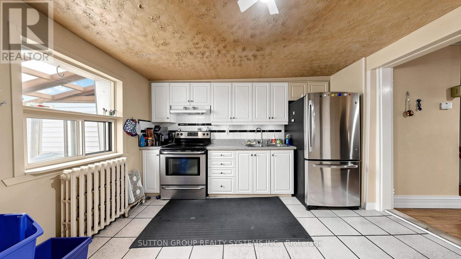 137 Campbell Avenue, Toronto, Ontario  M6P 3V1 - Photo 9 - W13109724