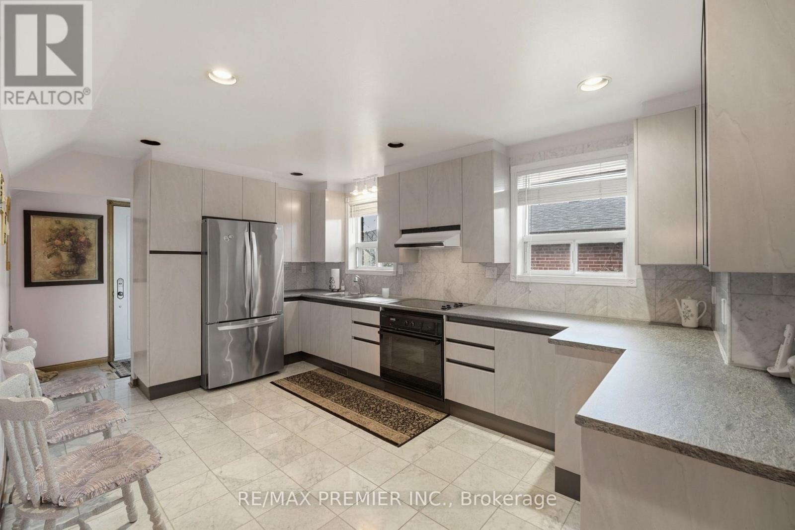 40 Donofree Road, Toronto, Ontario  M6L 2P5 - Photo 10 - W13109726