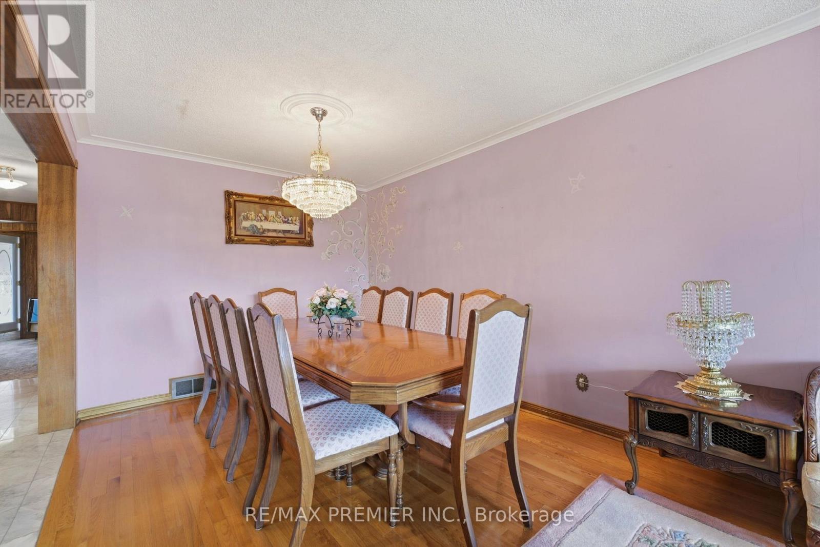 40 Donofree Road, Toronto, Ontario  M6L 2P5 - Photo 11 - W13109726