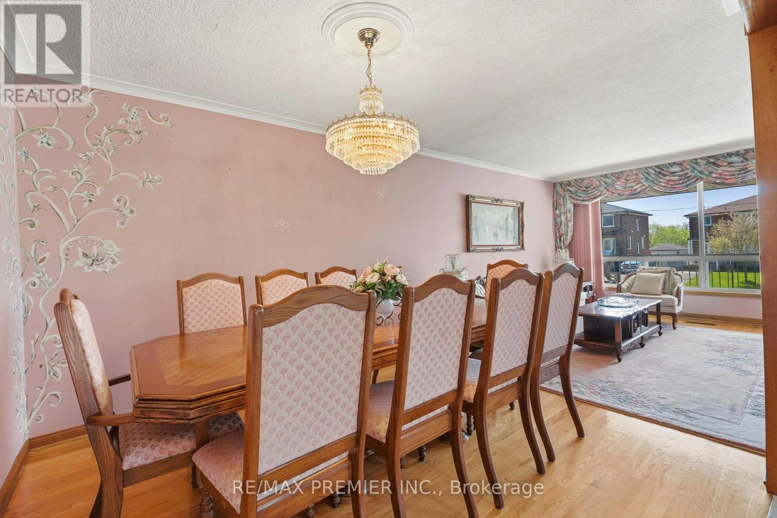 40 Donofree Road, Toronto, Ontario  M6L 2P5 - Photo 12 - W13109726