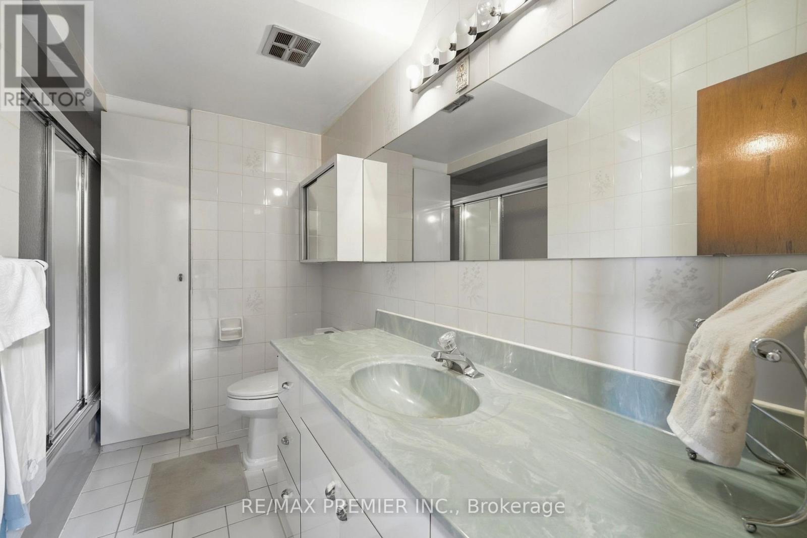 40 Donofree Road, Toronto, Ontario  M6L 2P5 - Photo 13 - W13109726