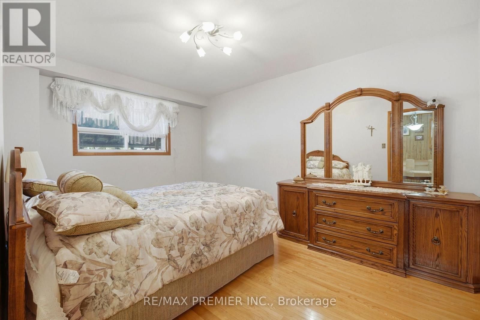 40 Donofree Road, Toronto, Ontario  M6L 2P5 - Photo 17 - W13109726
