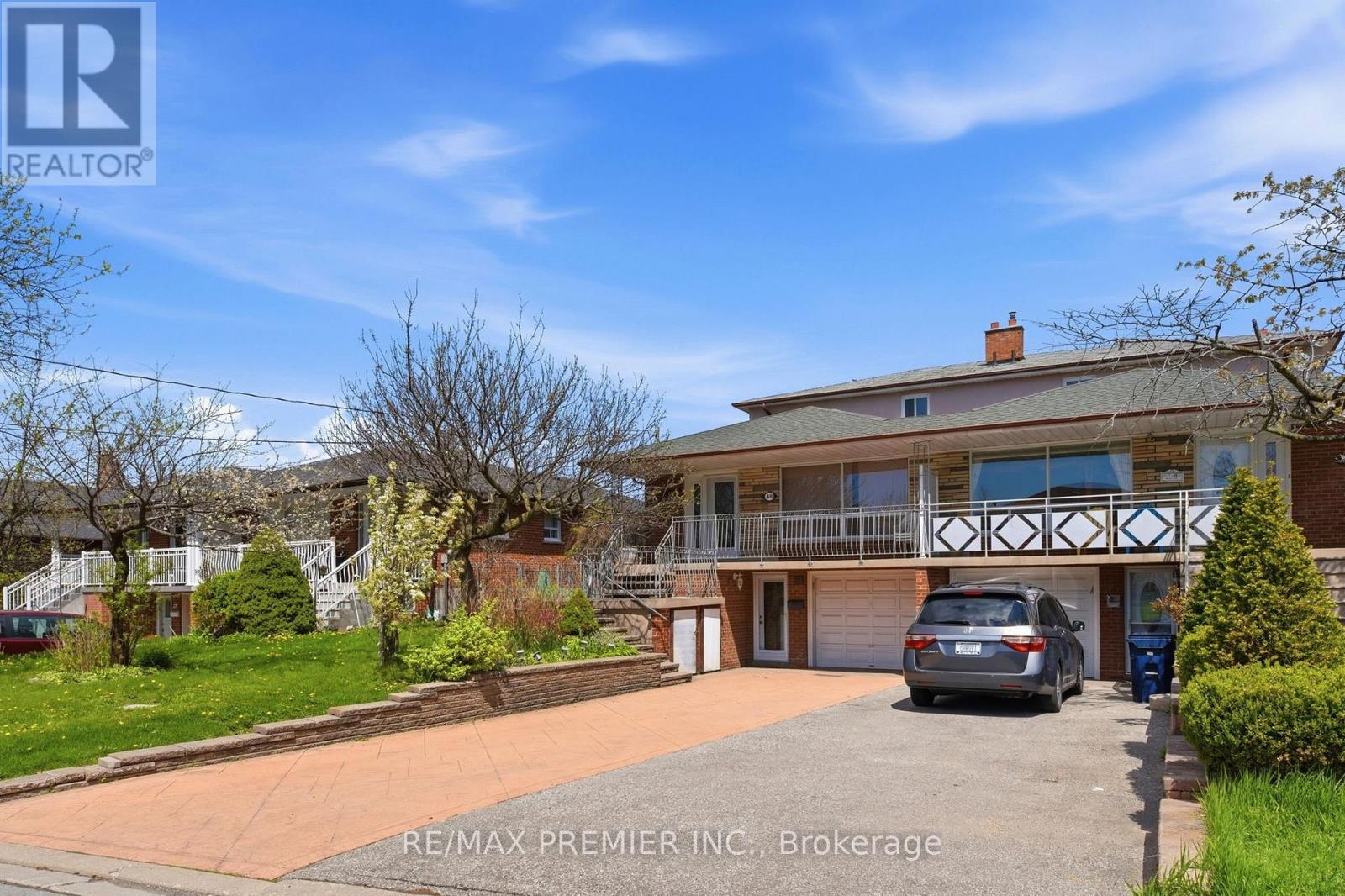 40 Donofree Road, Toronto, Ontario  M6L 2P5 - Photo 2 - W13109726
