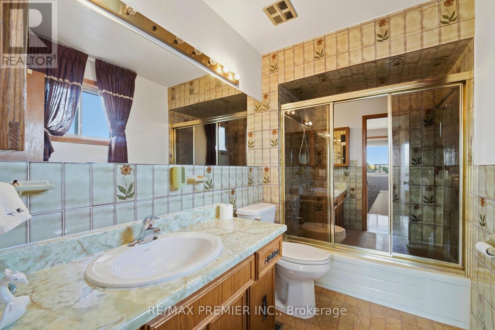 40 Donofree Road, Toronto, Ontario  M6L 2P5 - Photo 21 - W13109726