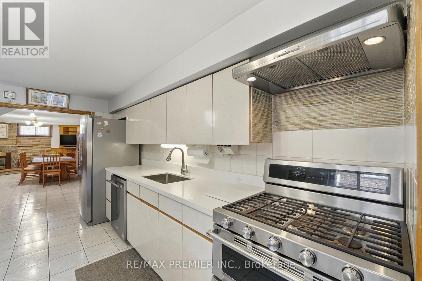 40 Donofree Road, Toronto, Ontario  M6L 2P5 - Photo 28 - W13109726