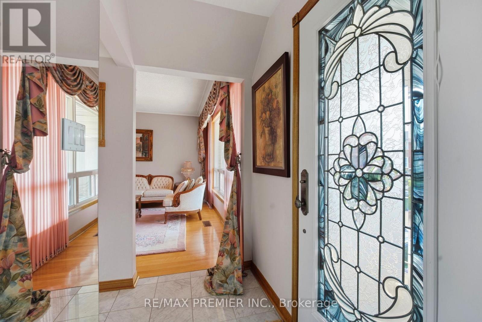 40 Donofree Road, Toronto, Ontario  M6L 2P5 - Photo 6 - W13109726