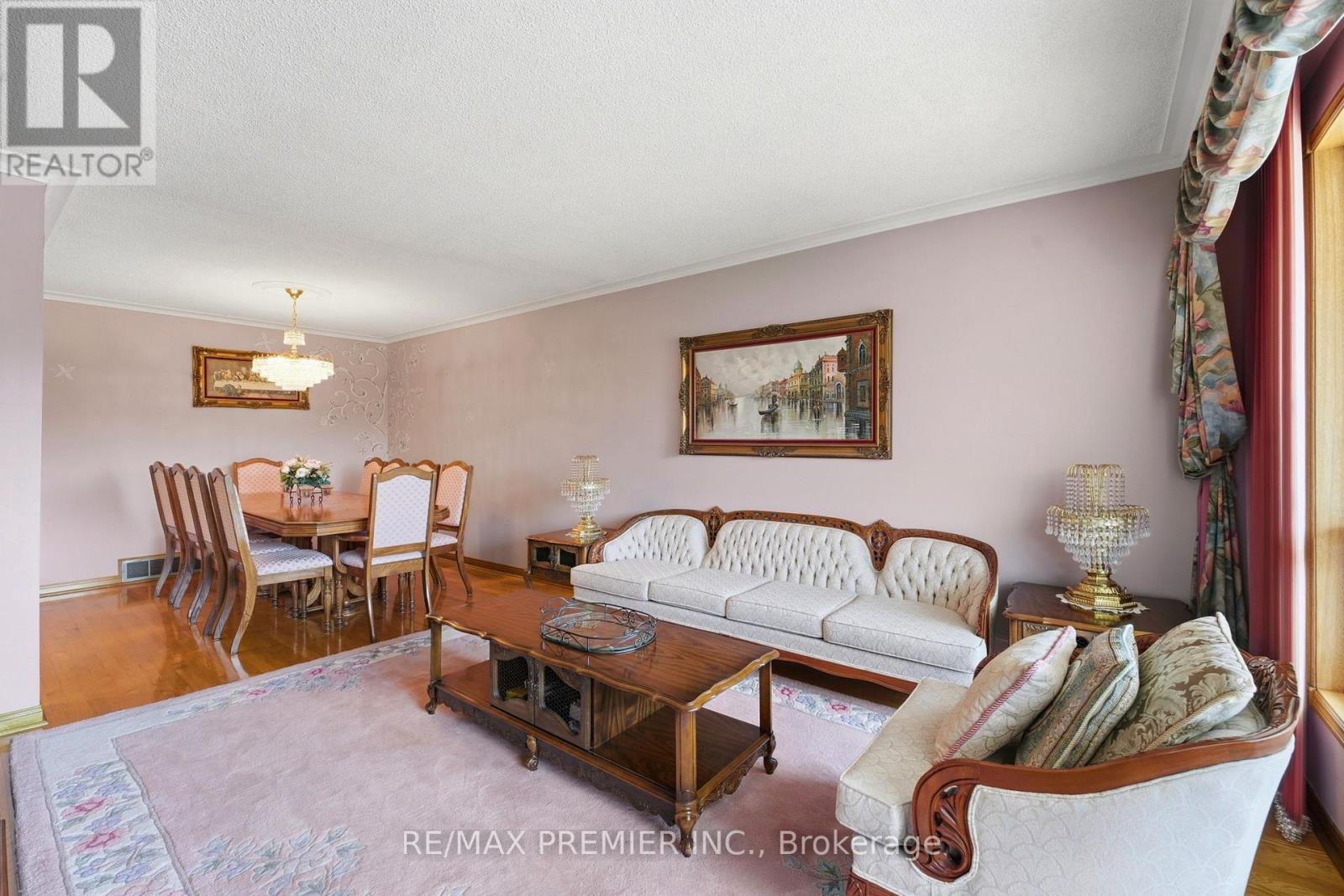 40 Donofree Road, Toronto, Ontario  M6L 2P5 - Photo 7 - W13109726