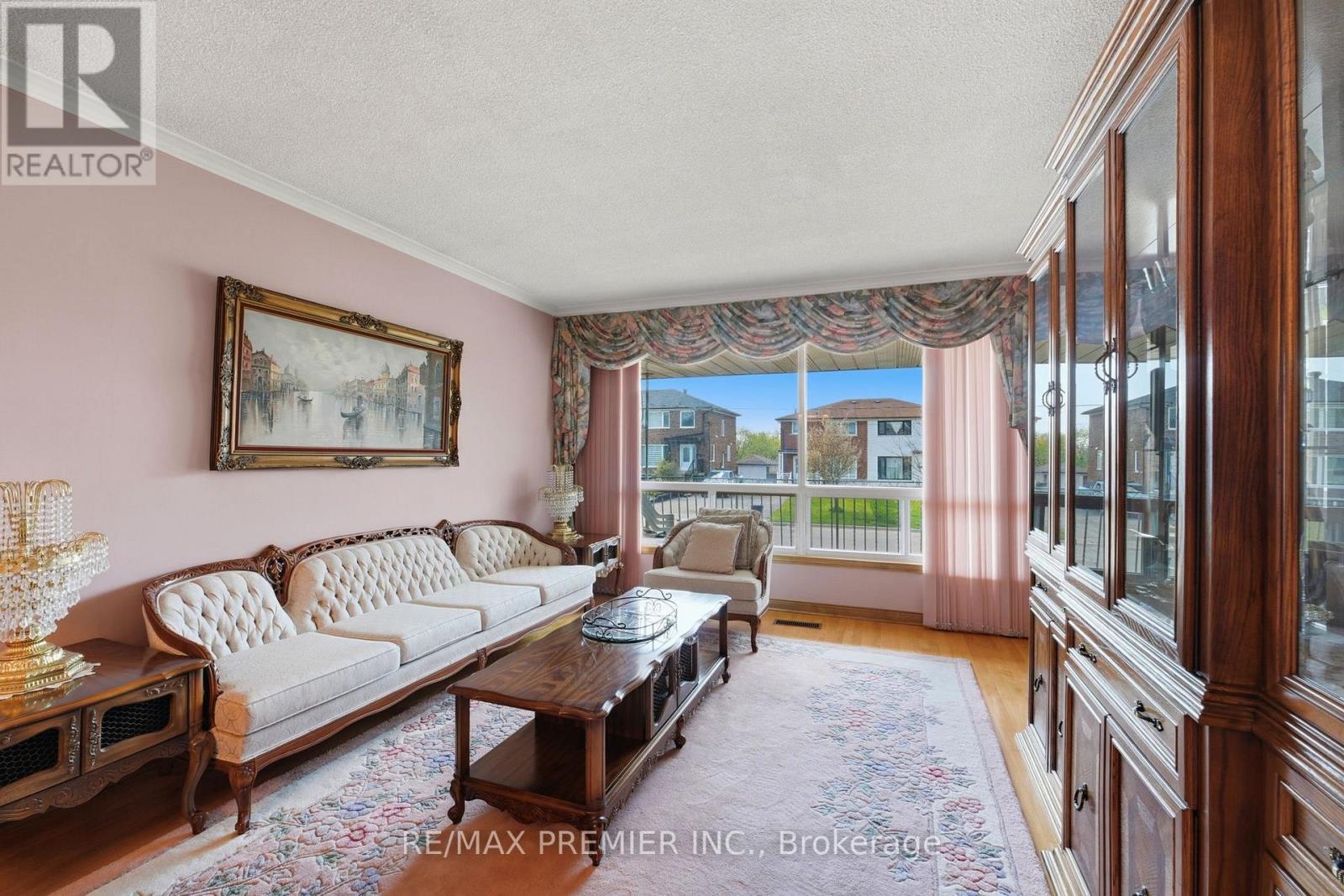 40 Donofree Road, Toronto, Ontario  M6L 2P5 - Photo 8 - W13109726