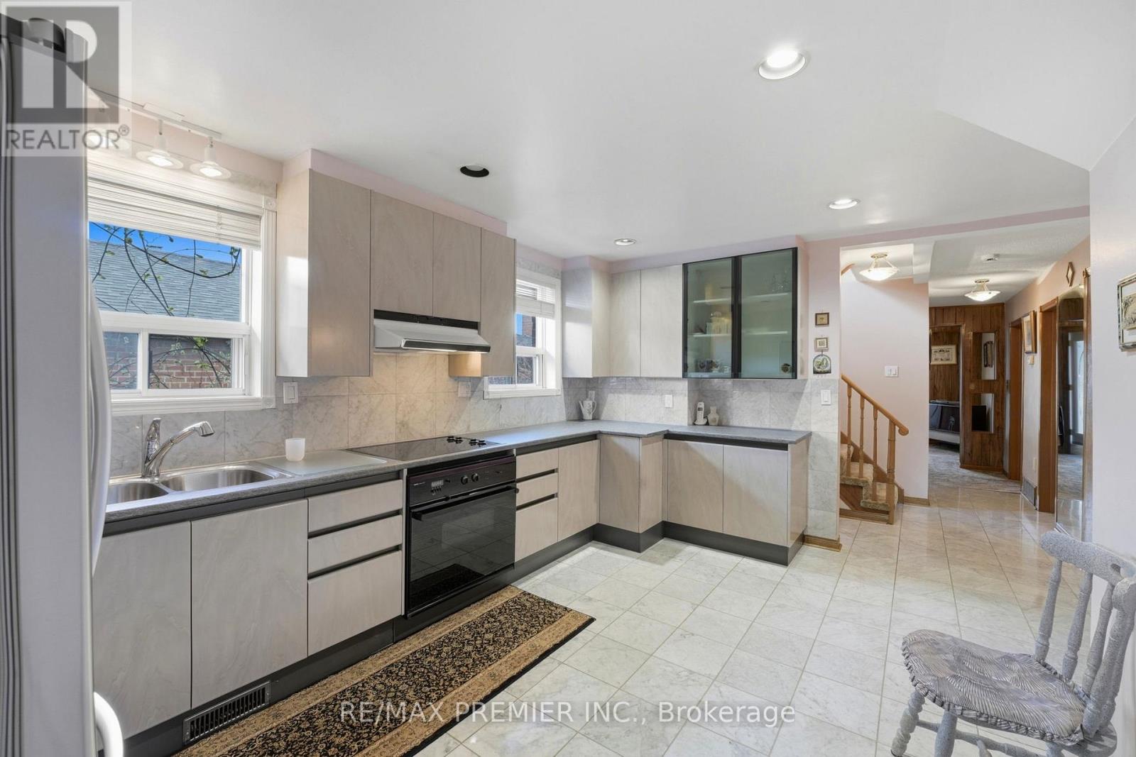 40 Donofree Road, Toronto, Ontario  M6L 2P5 - Photo 9 - W13109726