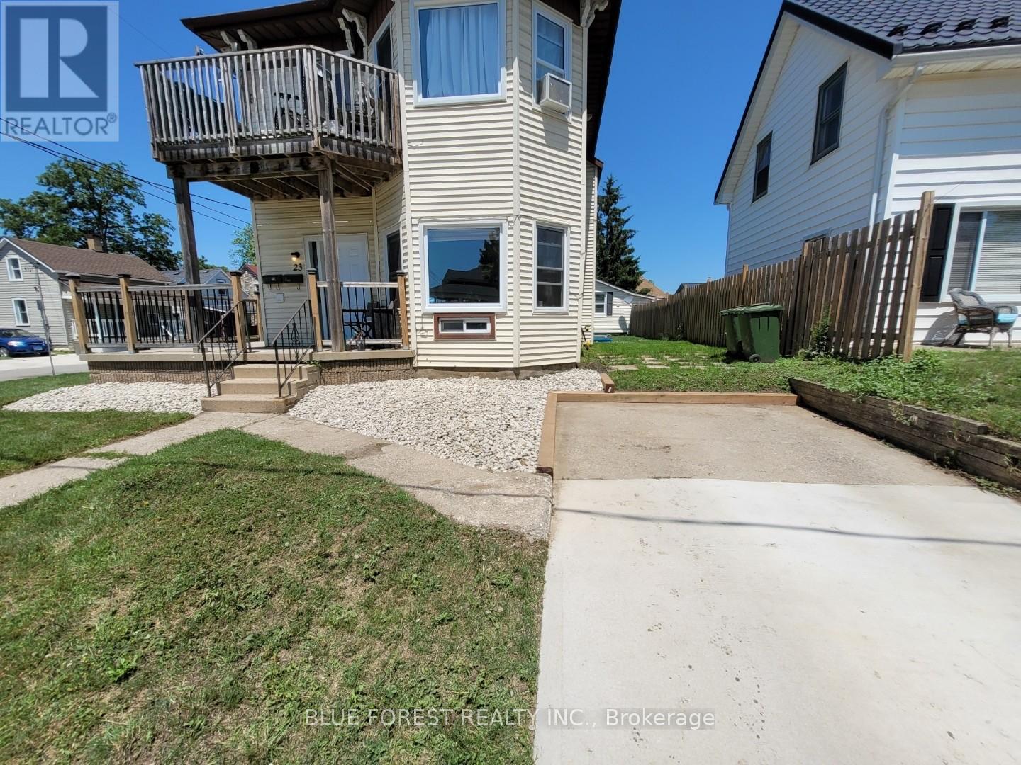 23 Barnes Street, St. Thomas, Ontario  N5R 2V4 - Photo 2 - X13109596