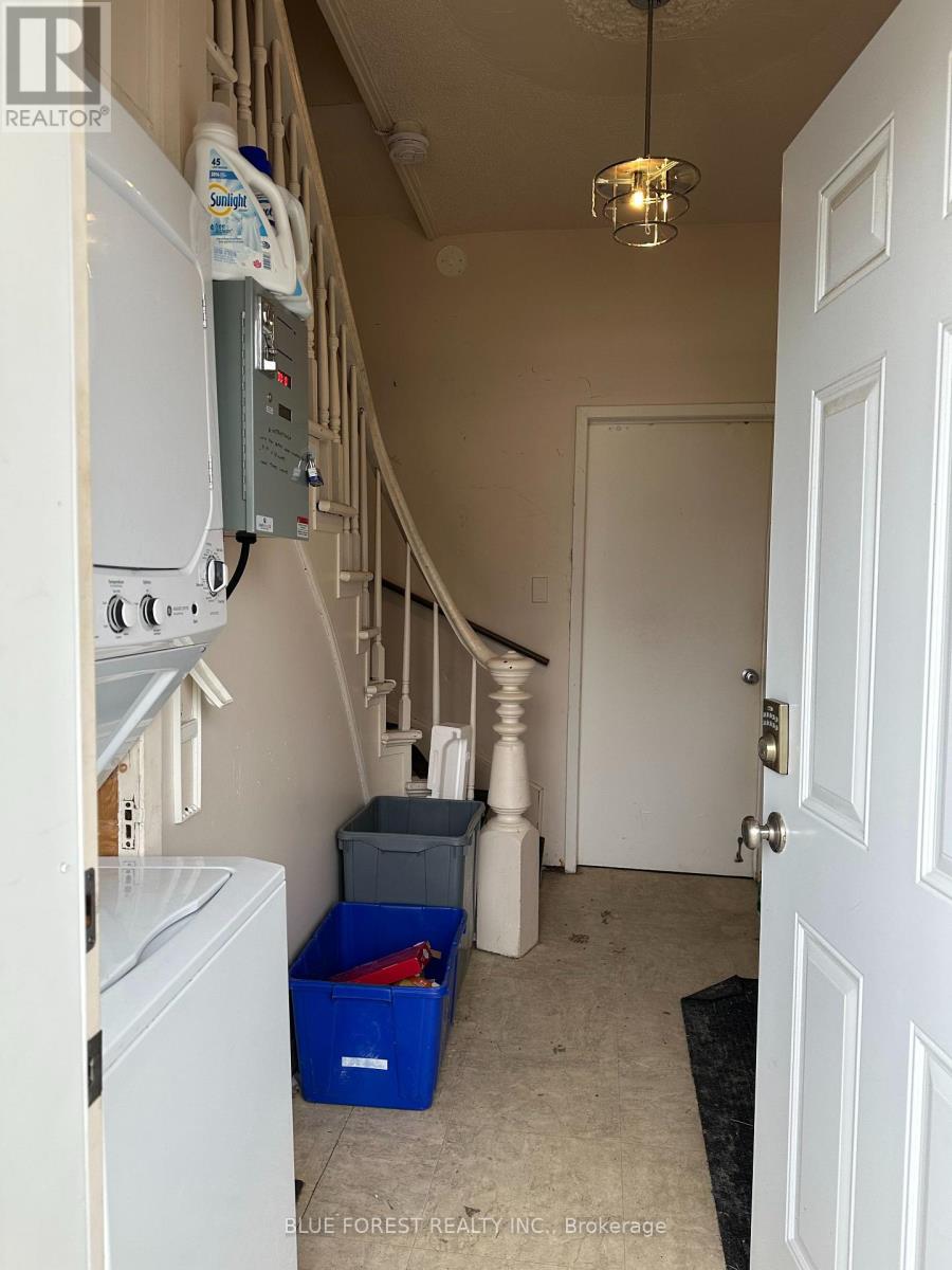 23 Barnes Street, St. Thomas, Ontario  N5R 2V4 - Photo 7 - X13109596