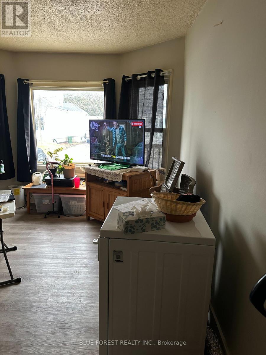 23 Barnes Street, St. Thomas, Ontario  N5R 2V4 - Photo 8 - X13109596