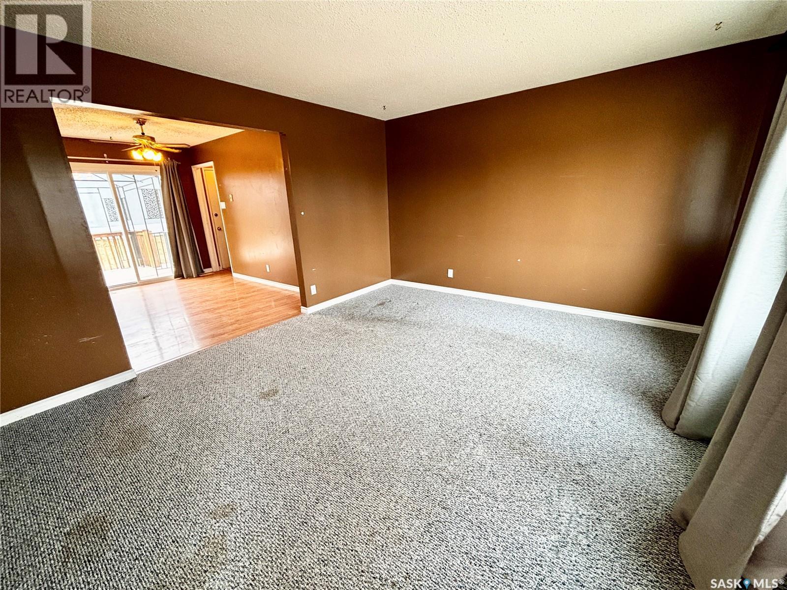 3805 Diefenbaker Drive, Saskatoon, Saskatchewan  S7L 5C6 - Photo 2 - SK035562