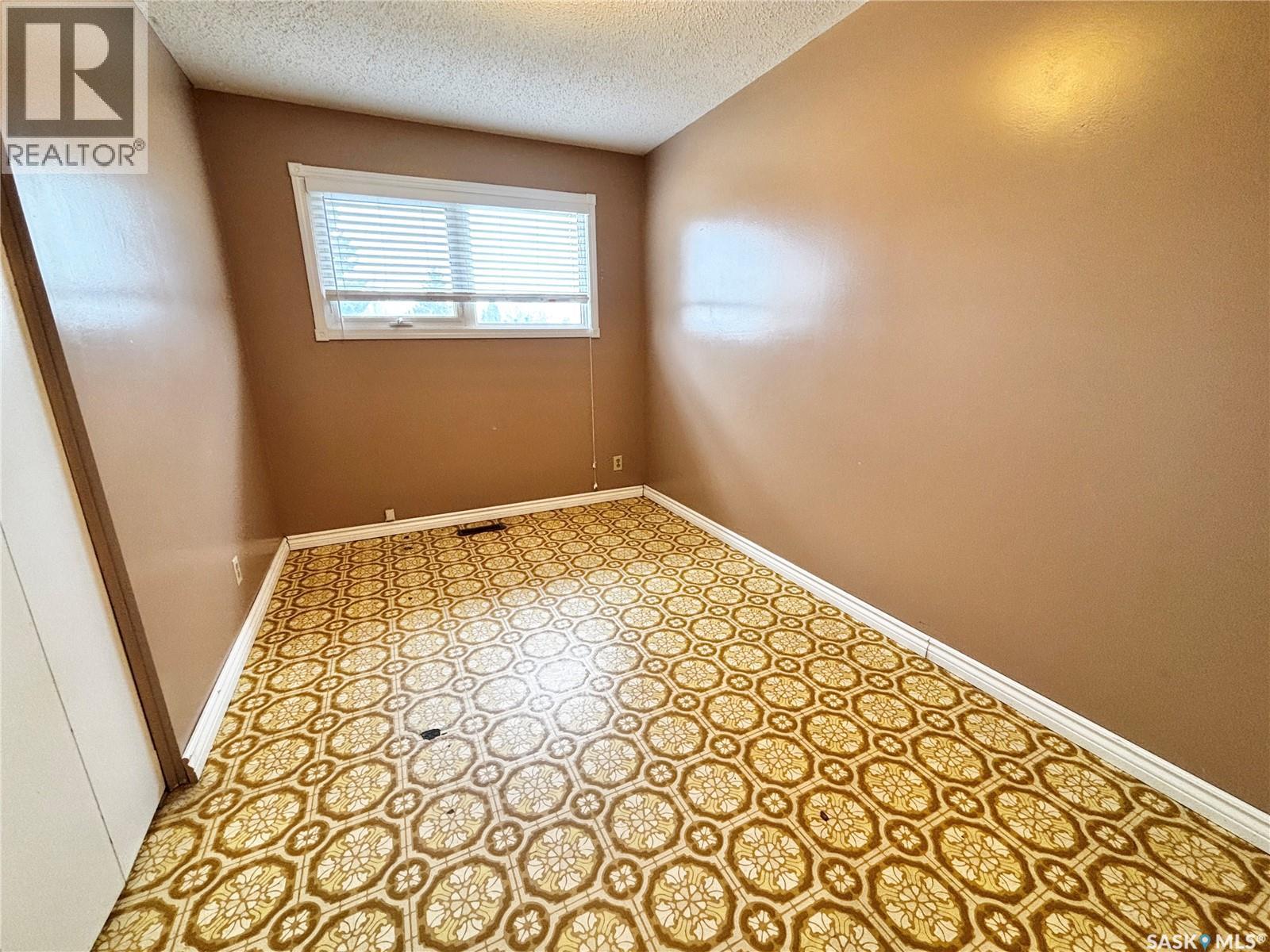 3805 Diefenbaker Drive, Saskatoon, Saskatchewan  S7L 5C6 - Photo 6 - SK035562
