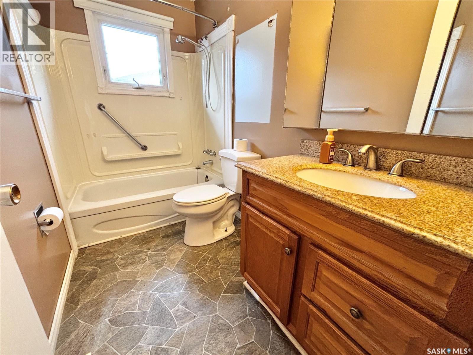 3805 Diefenbaker Drive, Saskatoon, Saskatchewan  S7L 5C6 - Photo 7 - SK035562