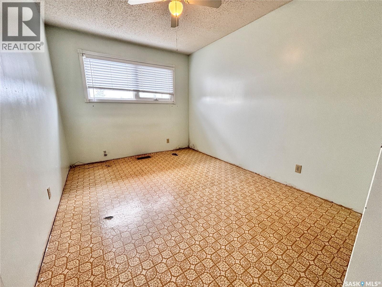 3805 Diefenbaker Drive, Saskatoon, Saskatchewan  S7L 5C6 - Photo 8 - SK035562