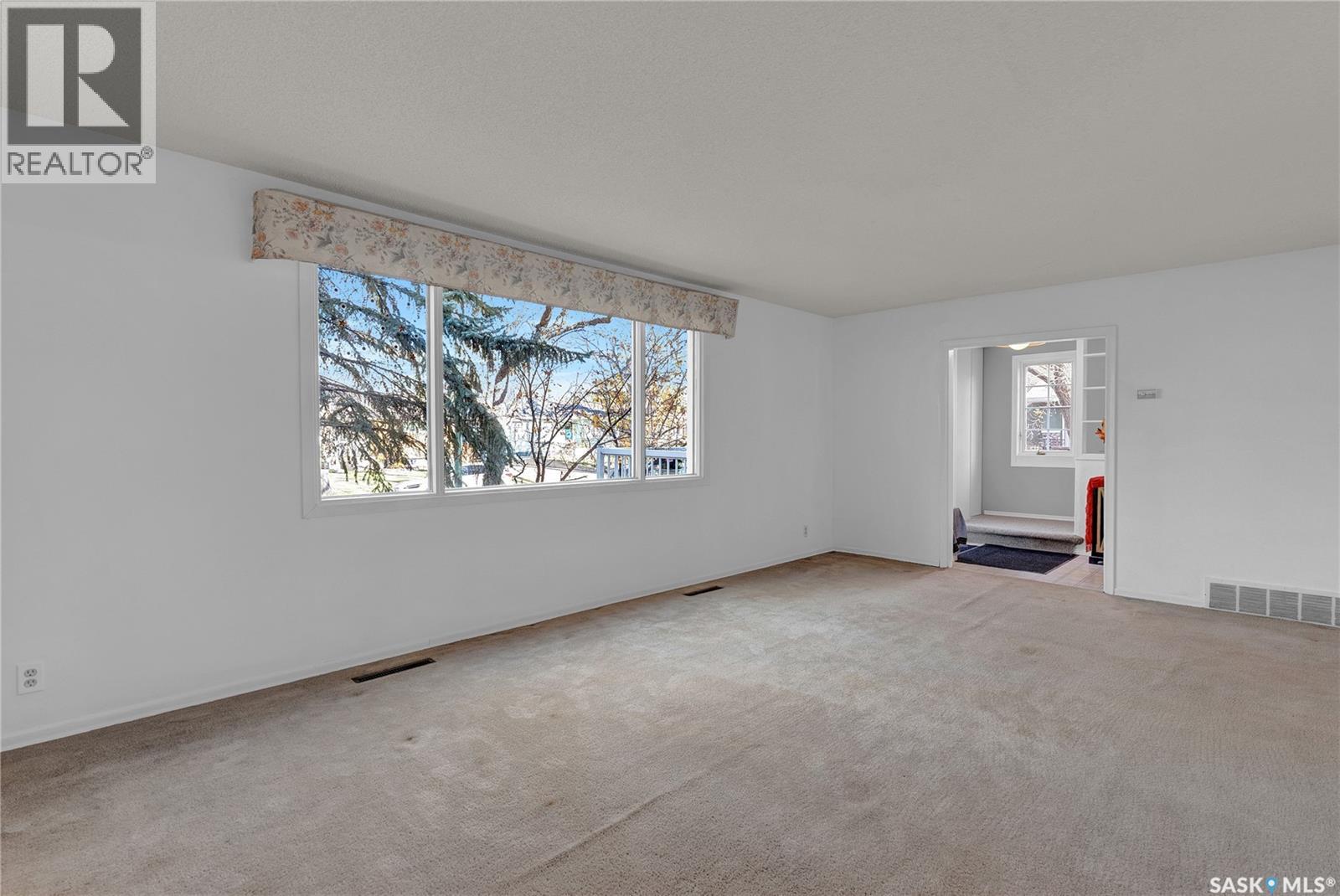 3047 Whitmore Avenue, Regina, Saskatchewan  S4S 1B7 - Photo 6 - SK035530