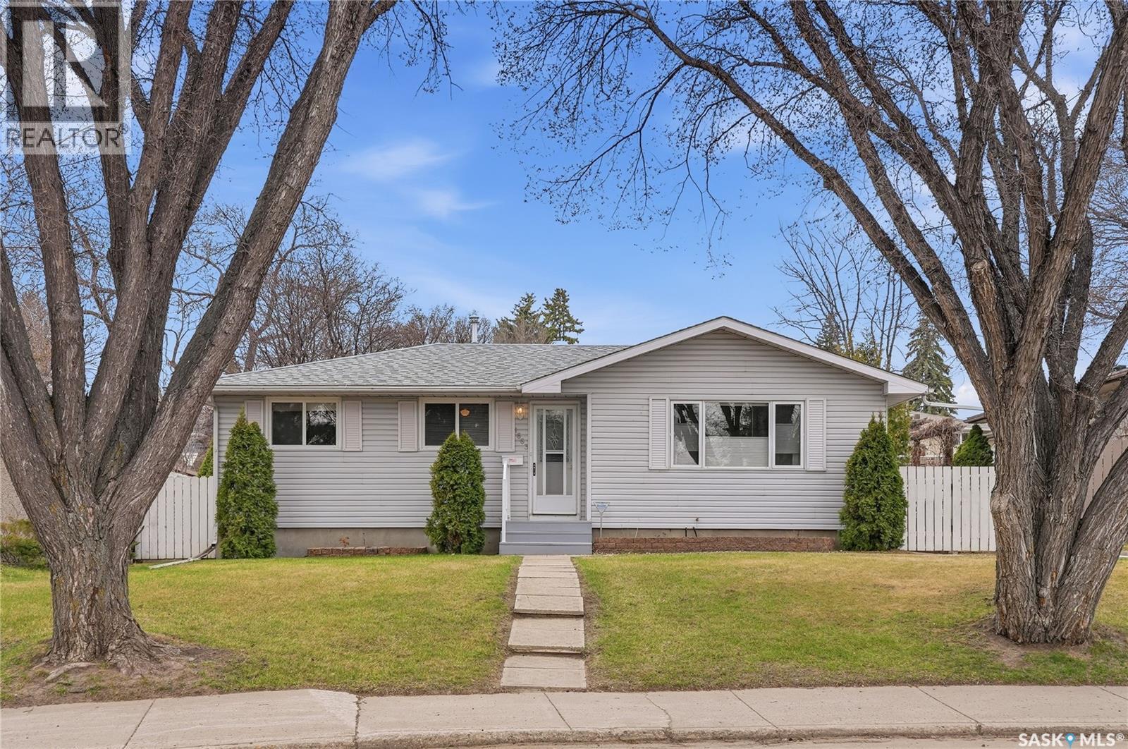 1663 Alexandra Avenue, Saskatoon, Saskatchewan  S7K 3C4 - Photo 1 - SK035469