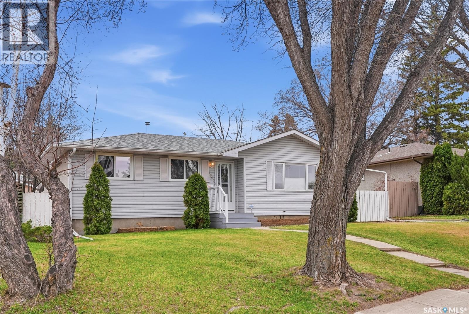 1663 Alexandra Avenue, Saskatoon, Saskatchewan  S7K 3C4 - Photo 2 - SK035469