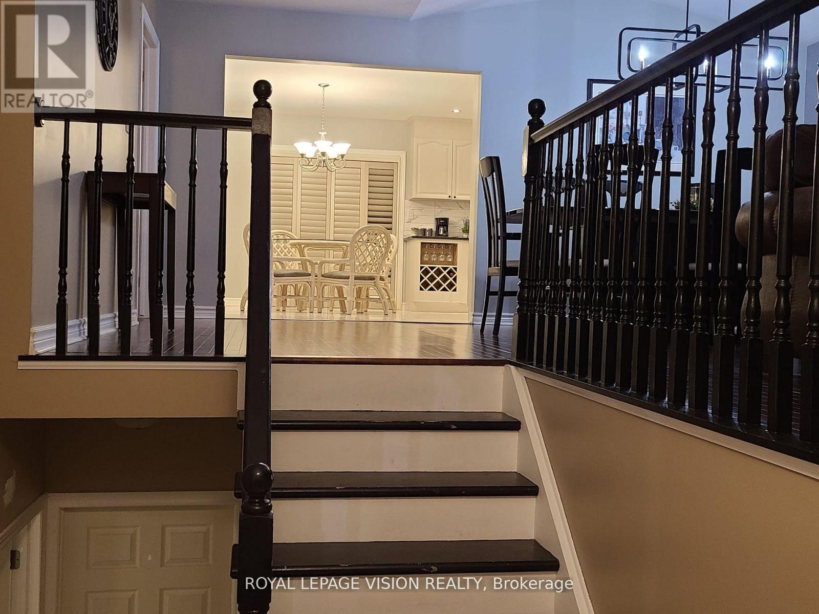 8001 Woodsview Crescent, Niagara Falls, Ontario  L2H 3E9 - Photo 2 - X13109614