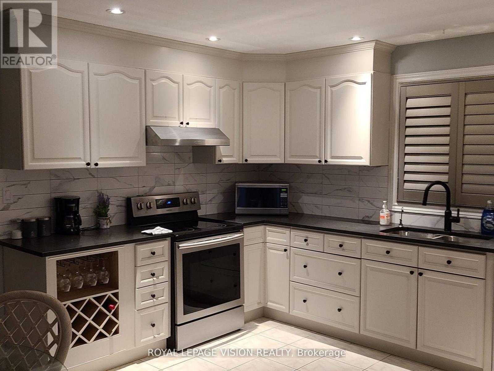 8001 Woodsview Crescent, Niagara Falls, Ontario  L2H 3E9 - Photo 5 - X13109614