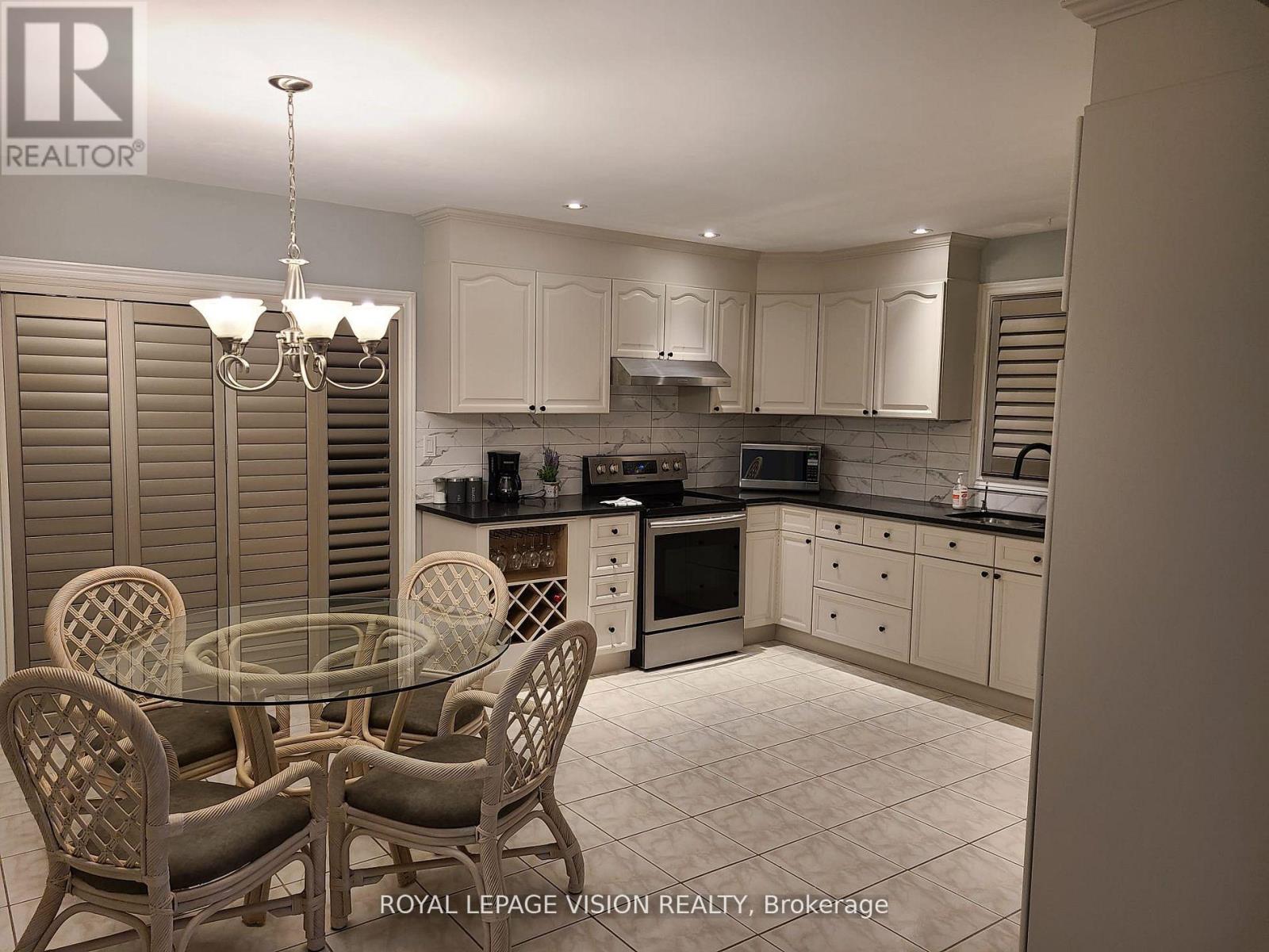8001 Woodsview Crescent, Niagara Falls, Ontario  L2H 3E9 - Photo 6 - X13109614