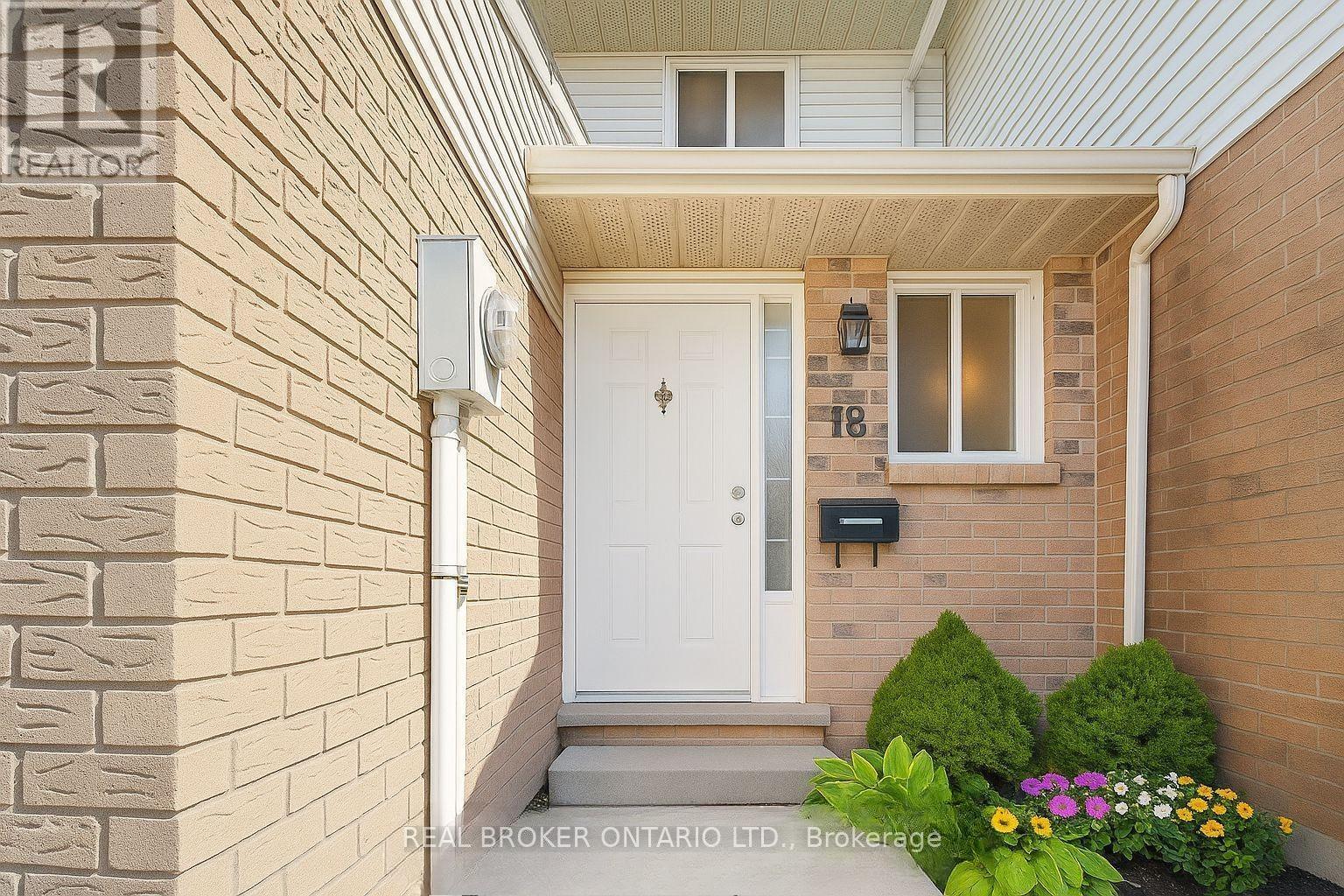 18 Julie Drive, Thorold, Ontario  L2V 4L5 - Photo 2 - X13109618