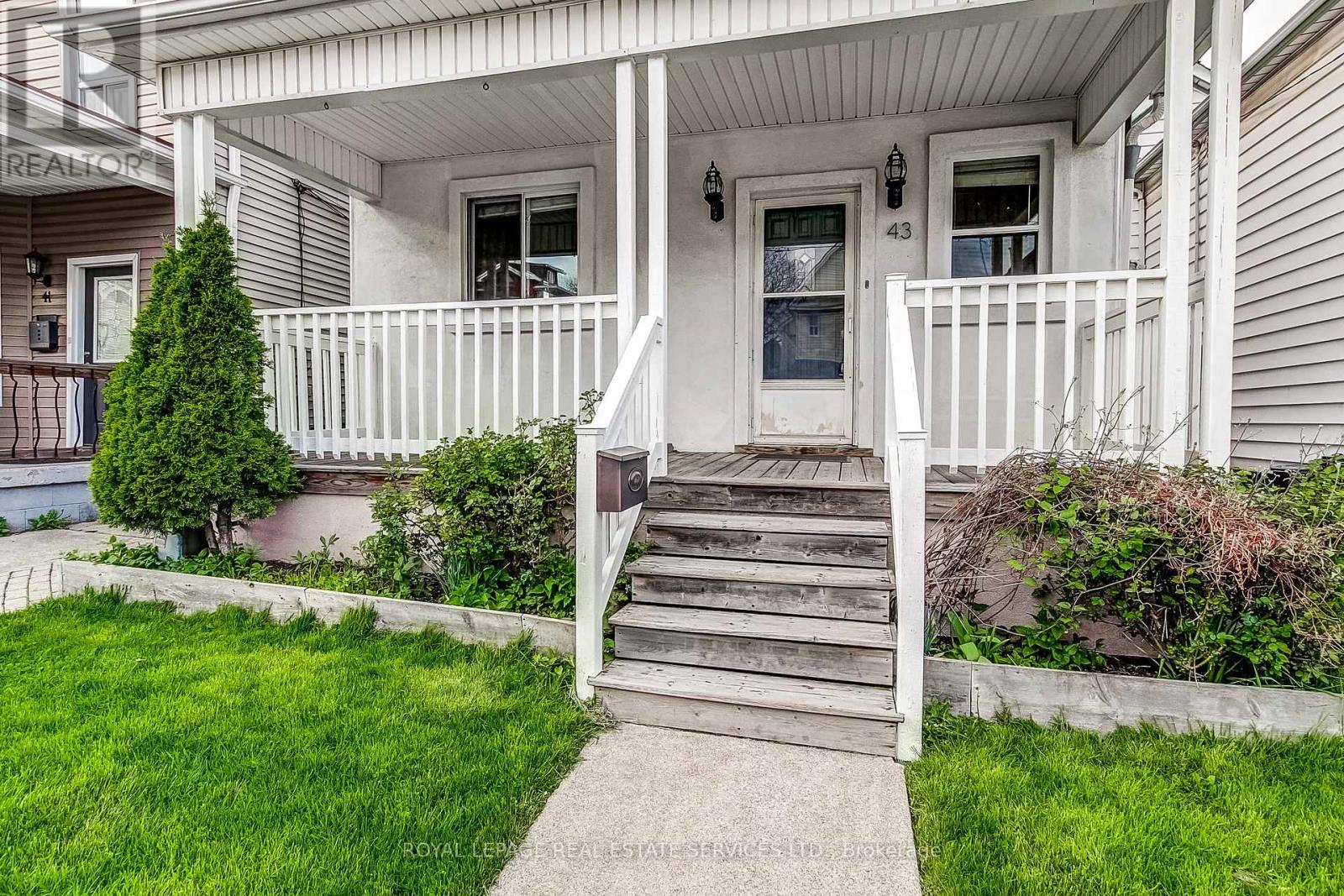 43 Rosemont Avenue, Hamilton, Ontario  L8L 2M4 - Photo 2 - X13109728
