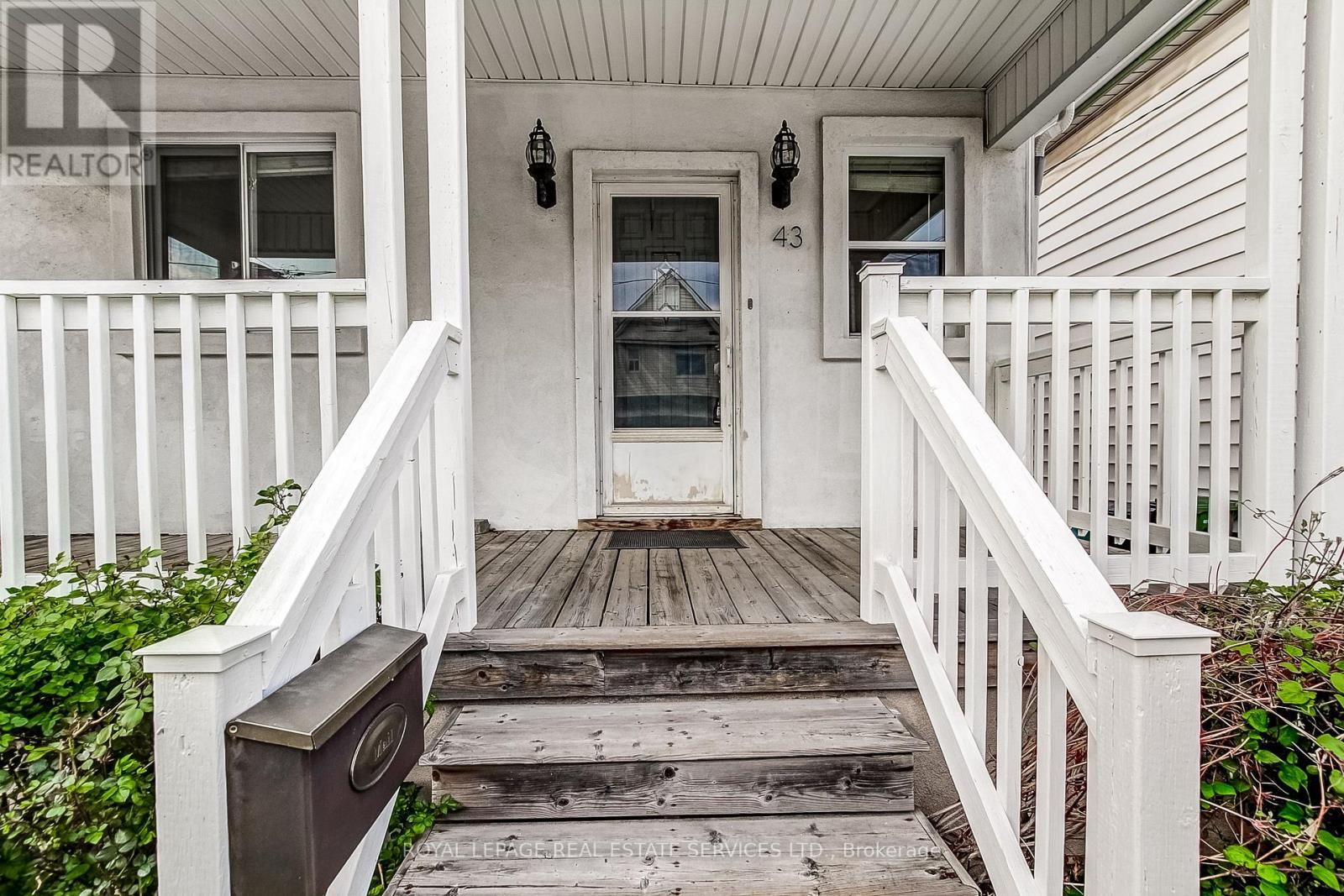 43 Rosemont Avenue, Hamilton, Ontario  L8L 2M4 - Photo 3 - X13109728