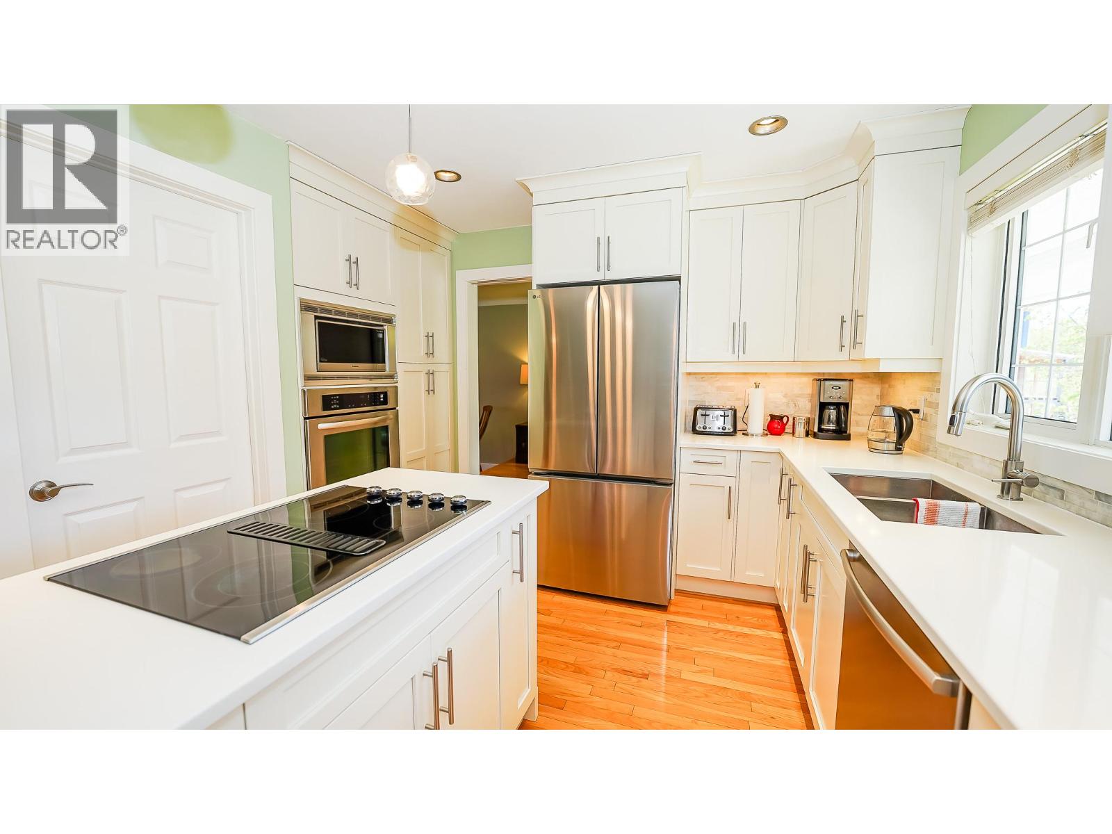 813 Eighth Street E, Revelstoke, British Columbia  V0E 2S0 - Photo 4 - 10386857