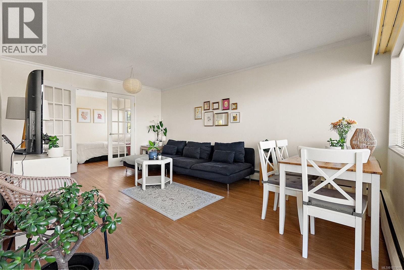 309 964 Heywood Ave, Victoria, British Columbia  V8V 2Y5 - Photo 5 - 1033609