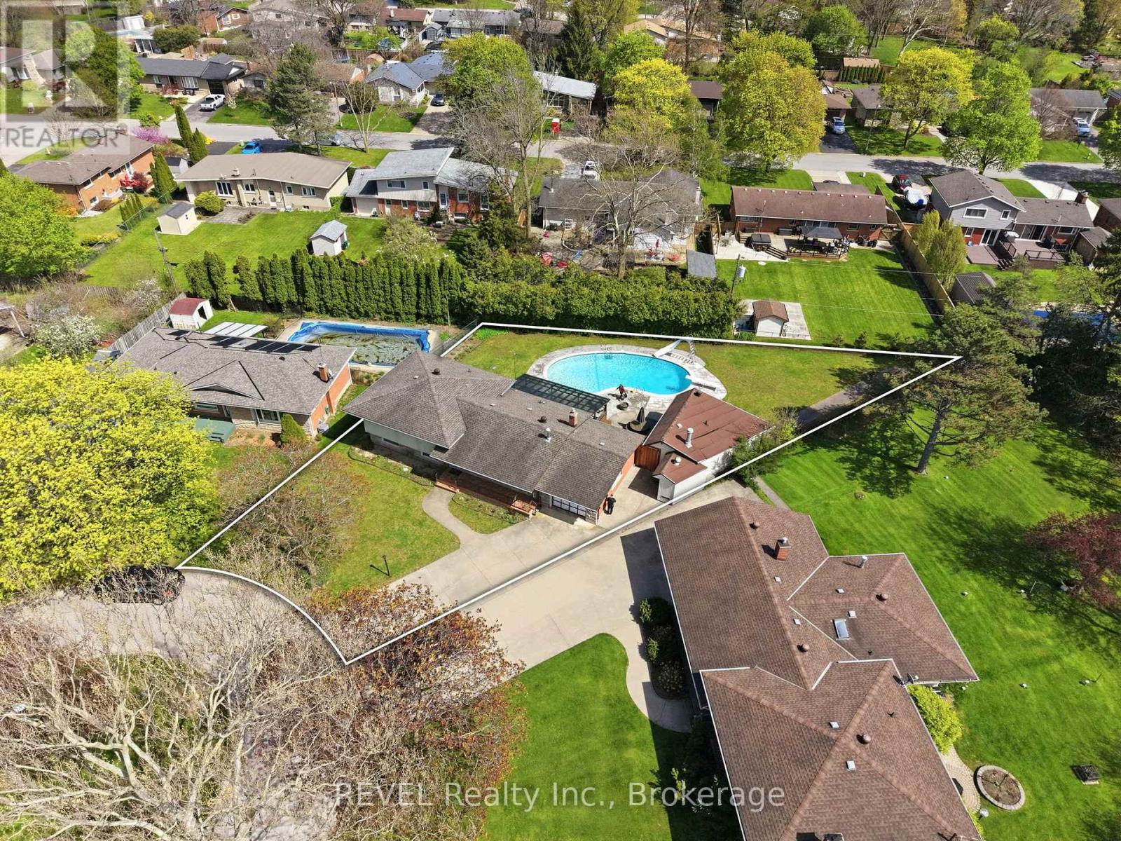 8 Fernwood Terrace, St. Catharines, Ontario  L2T 3W5 - Photo 3 - X13100170