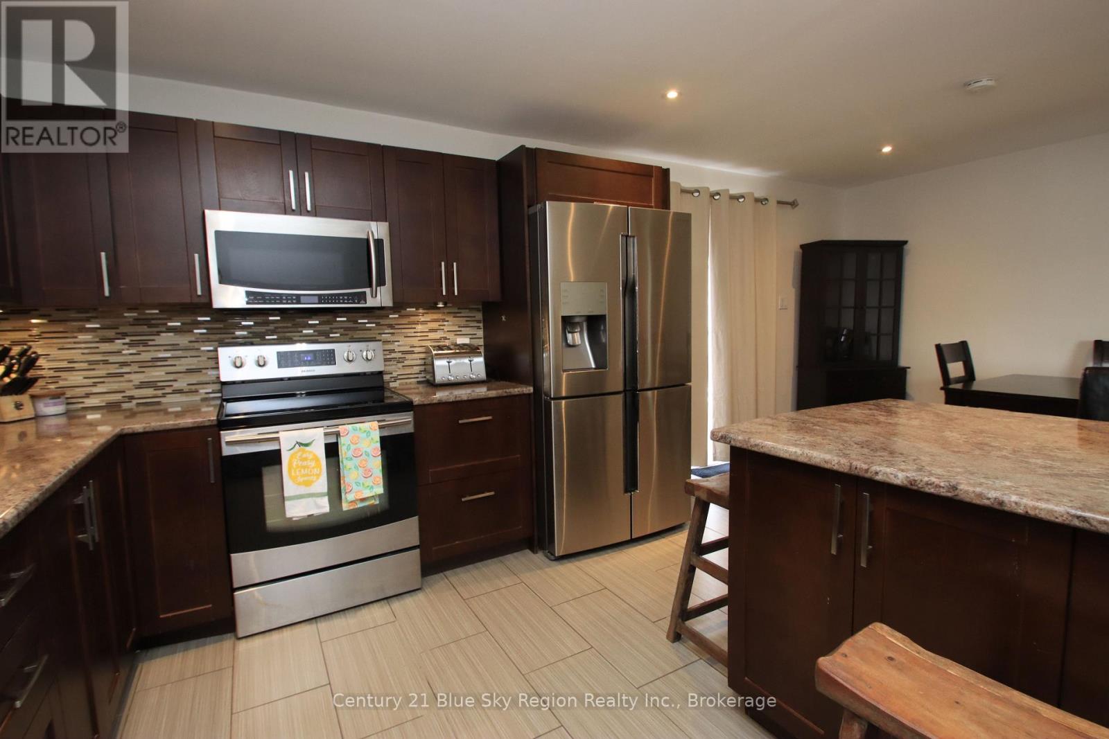 127 Bennett Street, North Bay, Ontario  P1B 8X5 - Photo 2 - X13109866