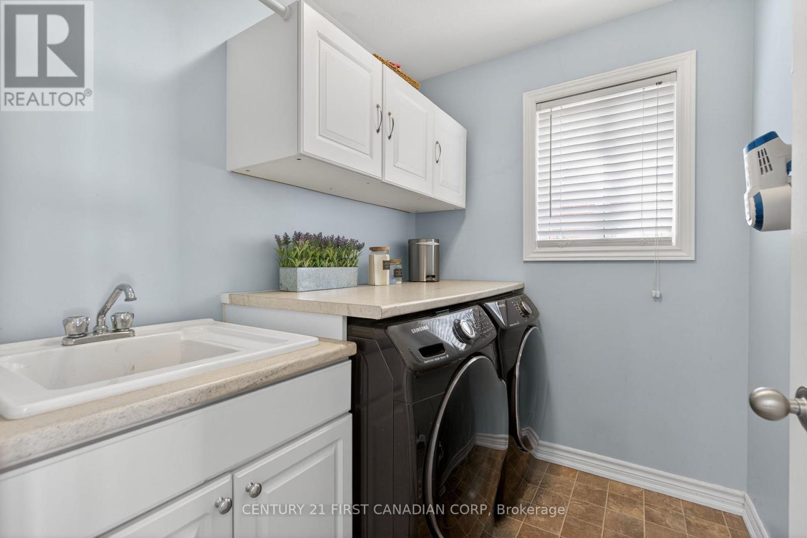 285 Thorne Drive, Strathroy-Caradoc, Ontario  N7G 4C9 - Photo 4 - X13109734