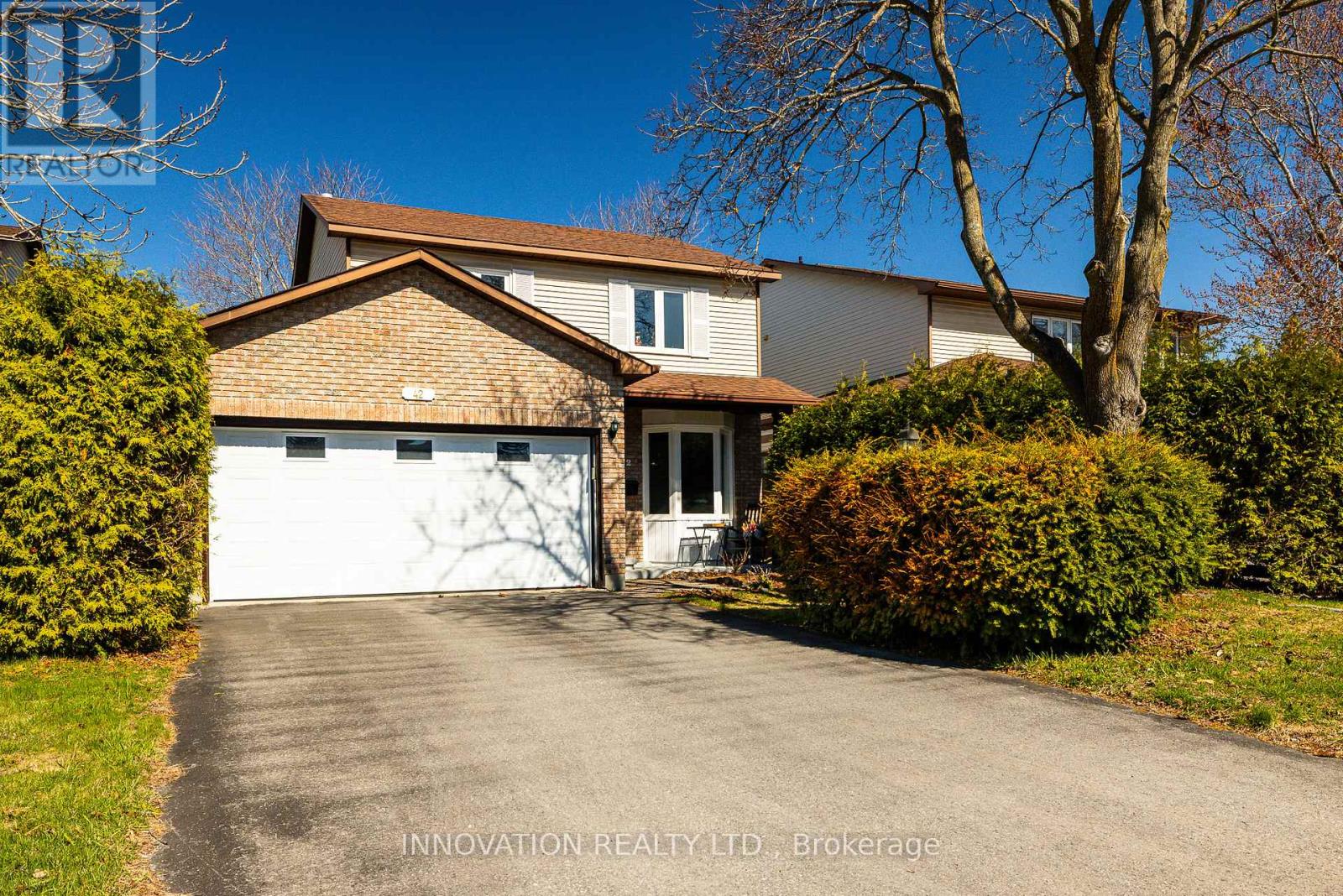 42 LISTON CRESCENT, Ottawa, Ontario