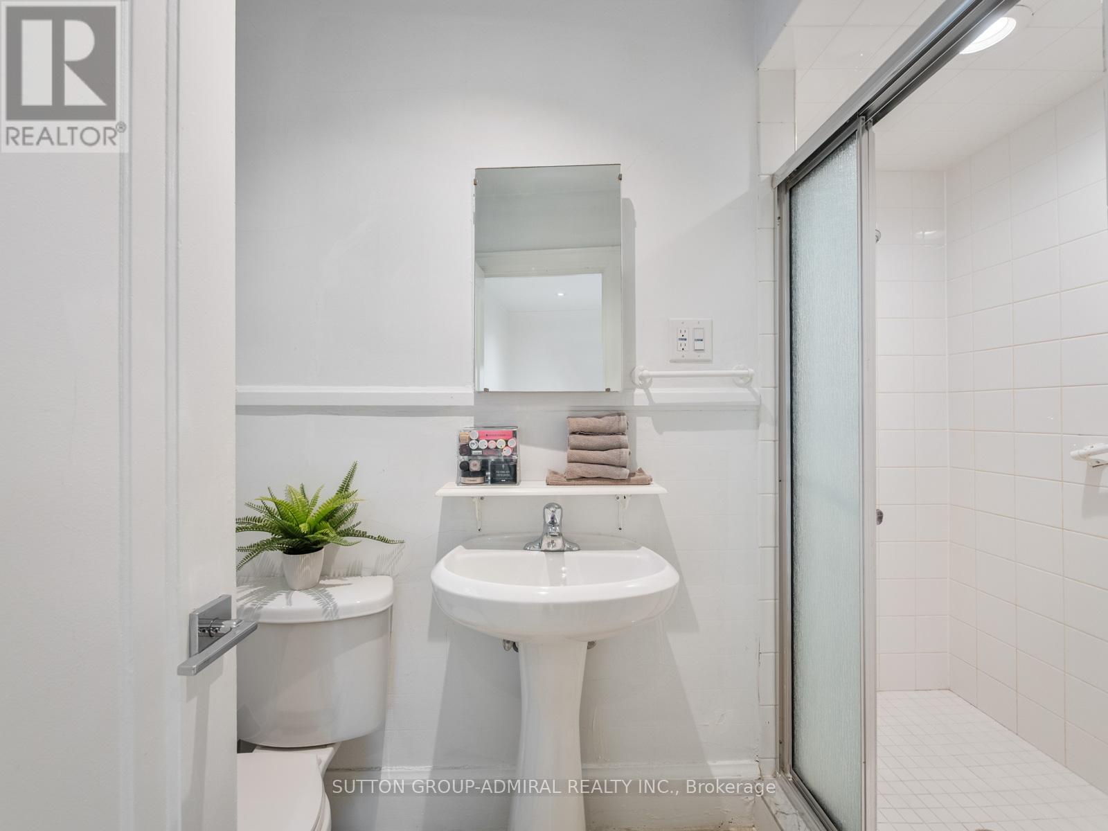7 Glenarden Road, Toronto, Ontario  M6C 3J8 - Photo 20 - C13109810