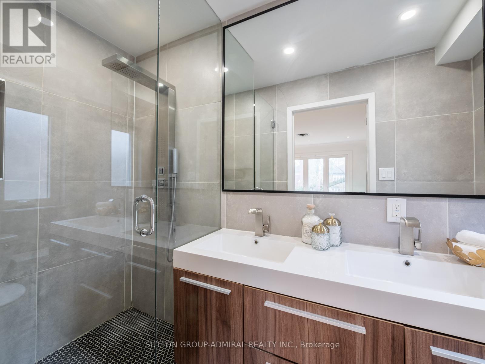 7 Glenarden Road, Toronto, Ontario  M6C 3J8 - Photo 28 - C13109810
