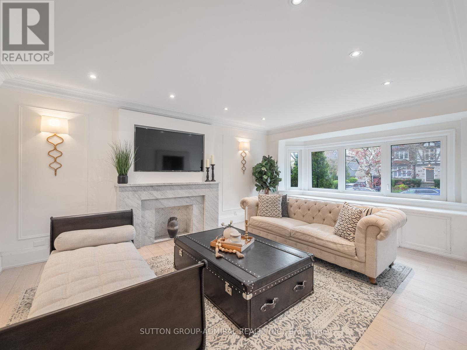 7 Glenarden Road, Toronto, Ontario  M6C 3J8 - Photo 5 - C13109810