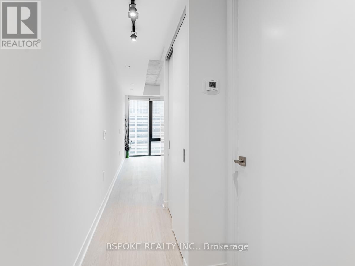 1404 - 195 Mccaul Street, Toronto, Ontario  M5T 0E5 - Photo 3 - C13109814