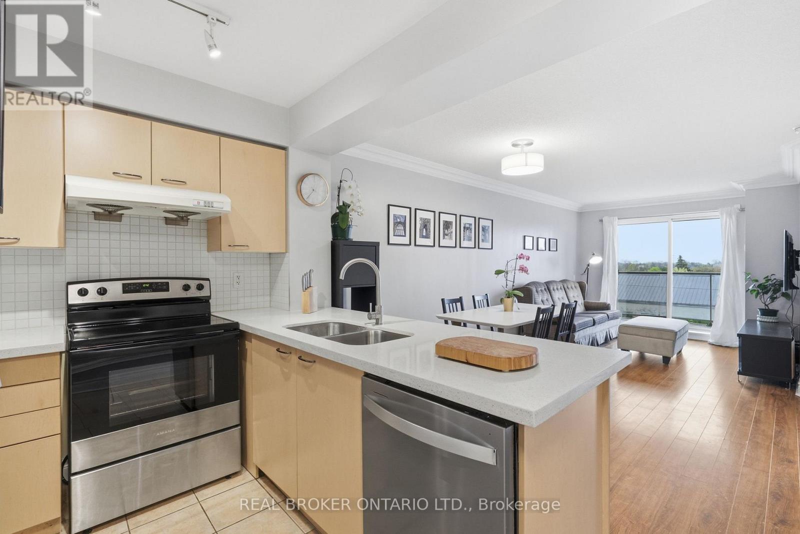 609 - 2 CLAIRTRELL ROAD, Toronto, Ontario