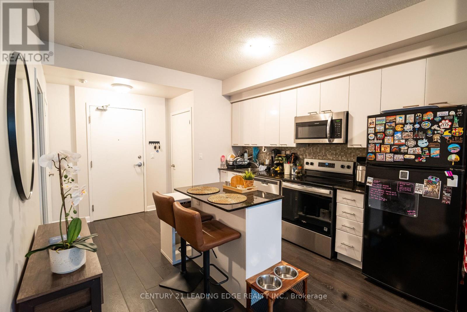 517 - 15 Bruyeres Mews, Toronto, Ontario  M5V 0A7 - Photo 1 - C13103460
