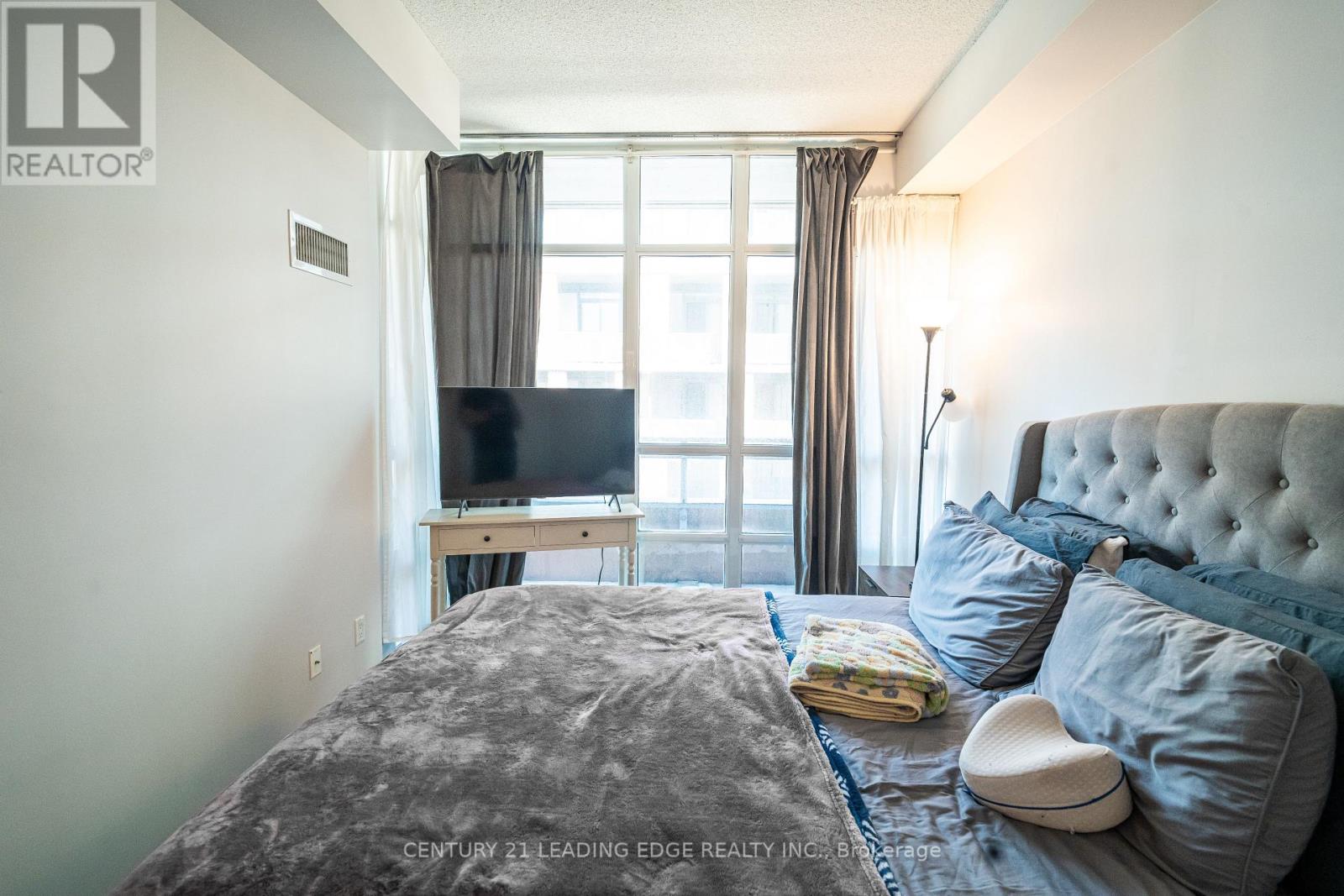 517 - 15 Bruyeres Mews, Toronto, Ontario  M5V 0A7 - Photo 13 - C13103460
