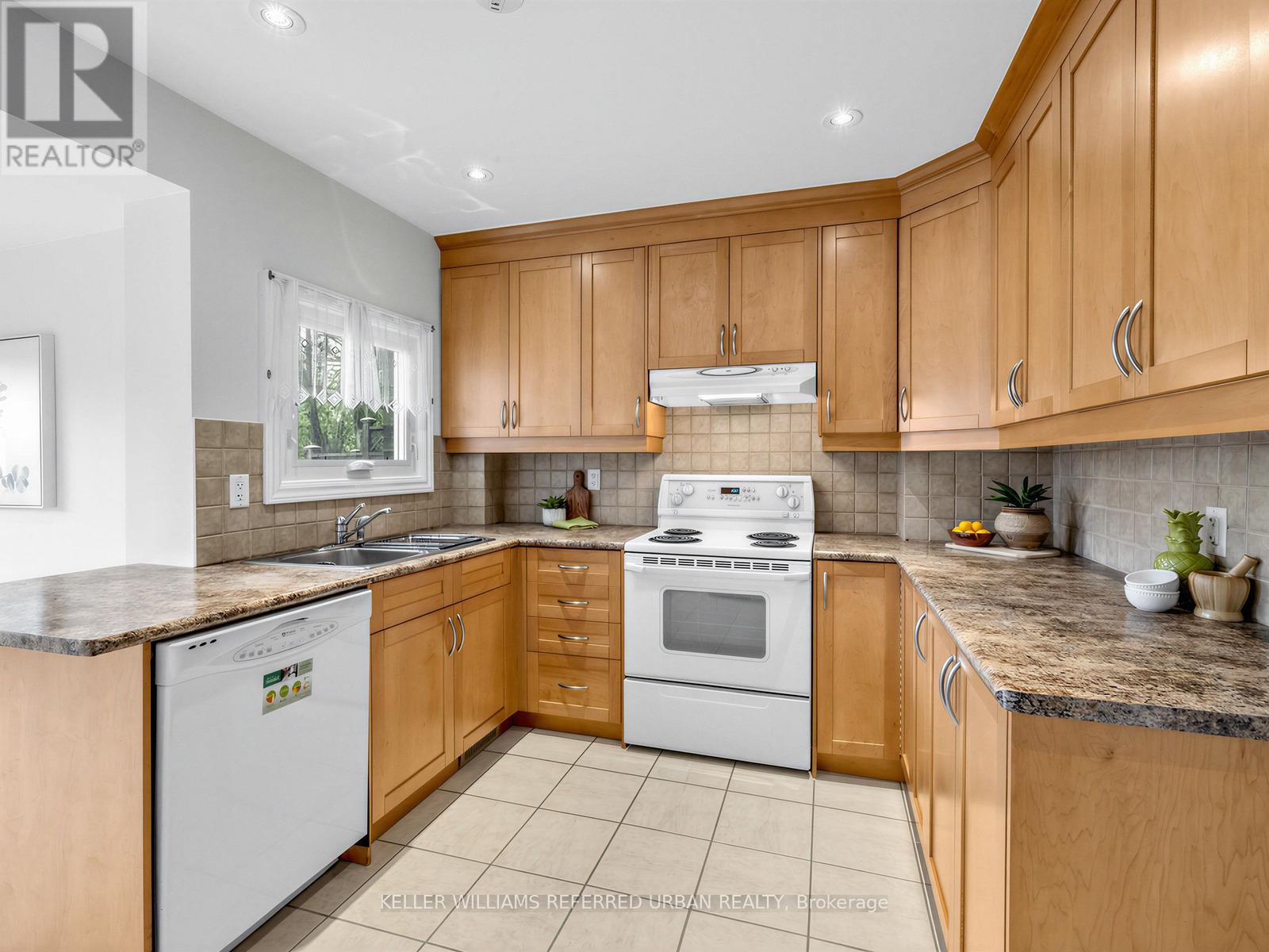 145 Oakcrest Avenue, Toronto, Ontario  M4C 1B8 - Photo 12 - E13109816