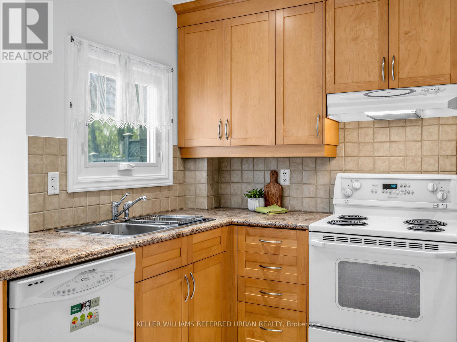 145 Oakcrest Avenue, Toronto, Ontario  M4C 1B8 - Photo 13 - E13109816