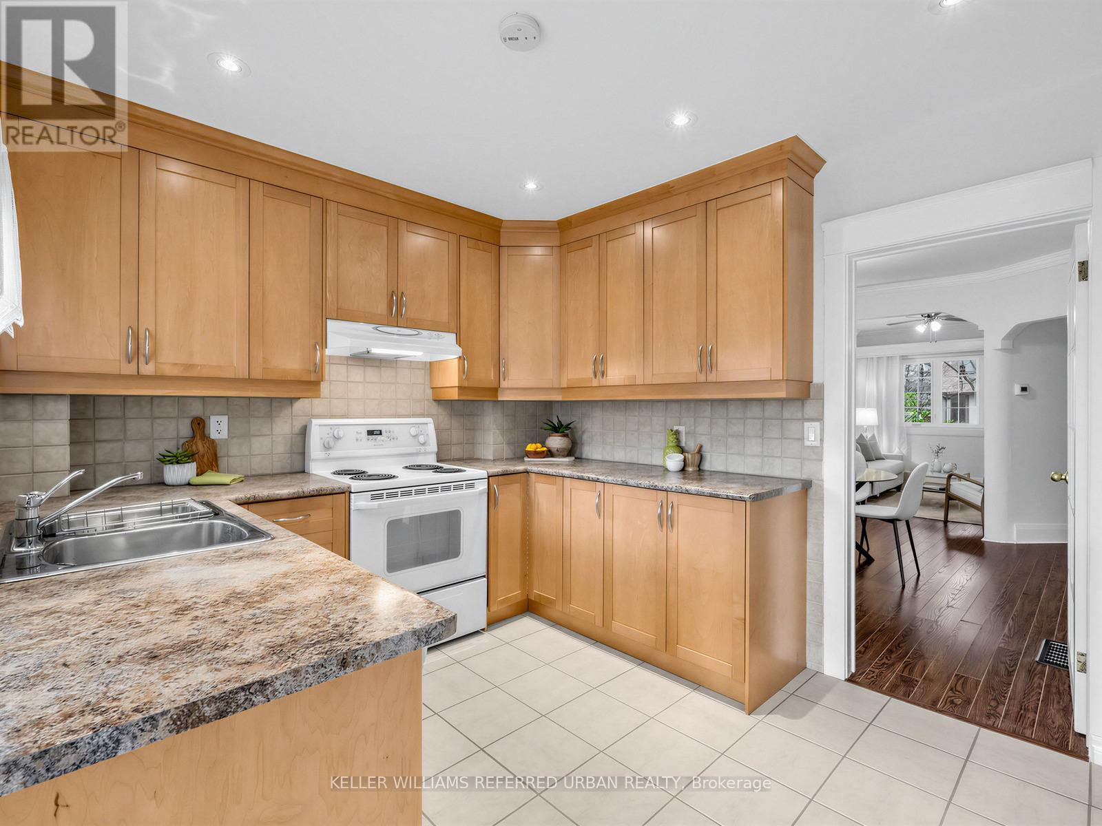 145 Oakcrest Avenue, Toronto, Ontario  M4C 1B8 - Photo 14 - E13109816