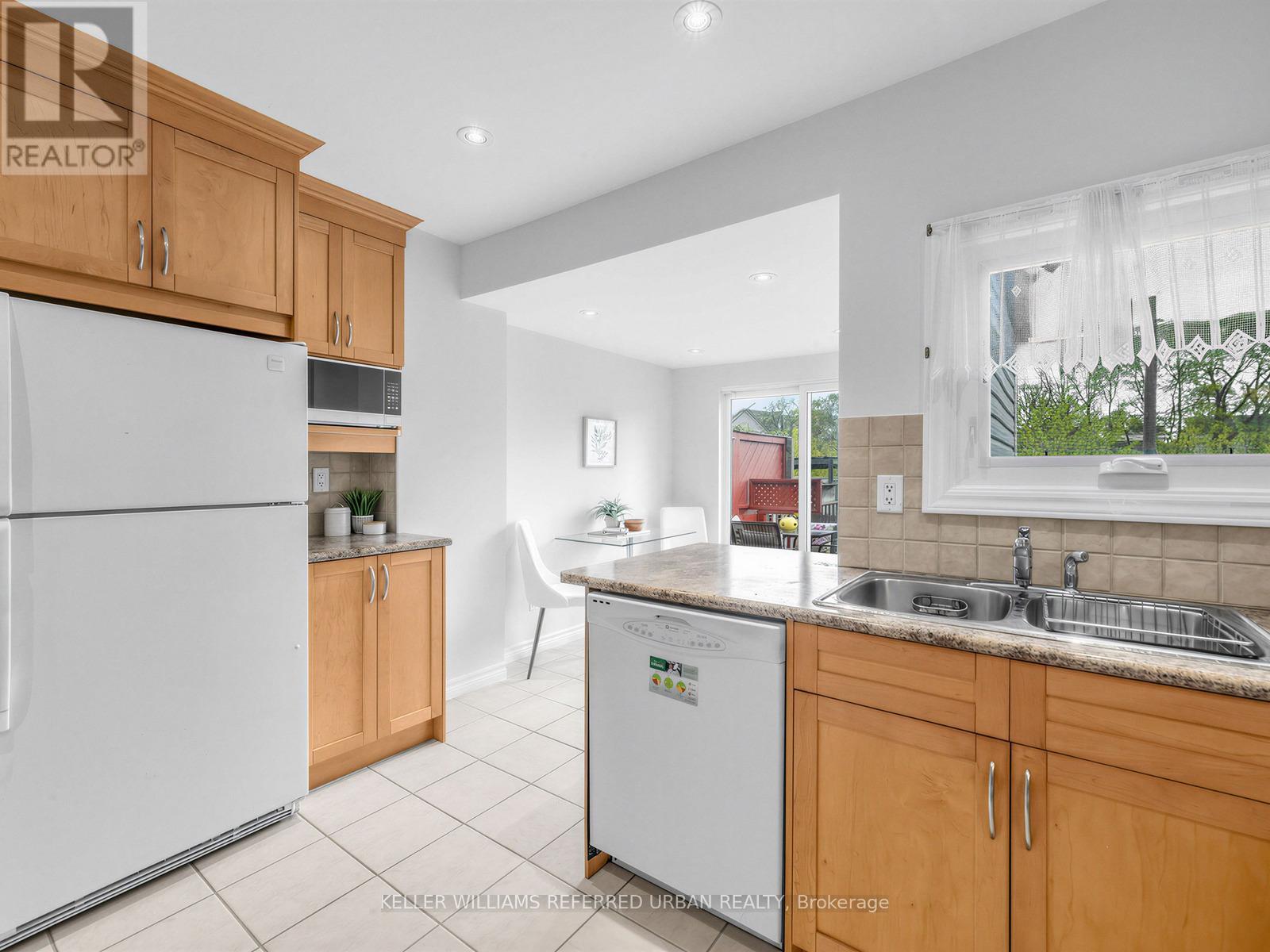 145 Oakcrest Avenue, Toronto, Ontario  M4C 1B8 - Photo 16 - E13109816